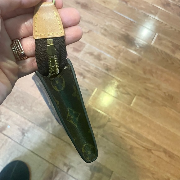 Louis Vuitton Mini Pochette - Picture 4 of 7